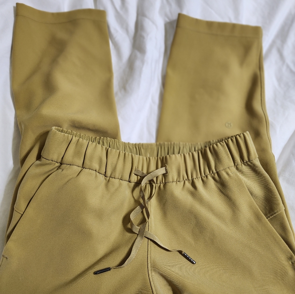 Lululemon on the fly cropped pants